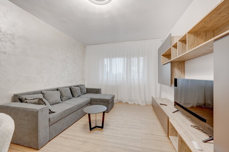 13 Septembrie, Marriott, Izvor