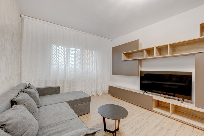 13 Septembrie, Marriott, Izvor