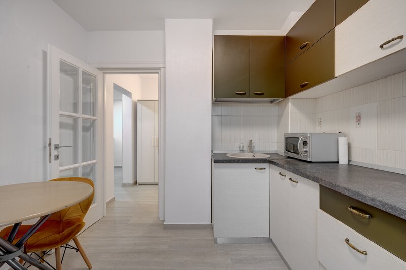 13 Septembrie, Marriott, Izvor