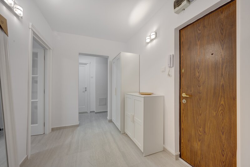 13 Septembrie, Marriott, Izvor