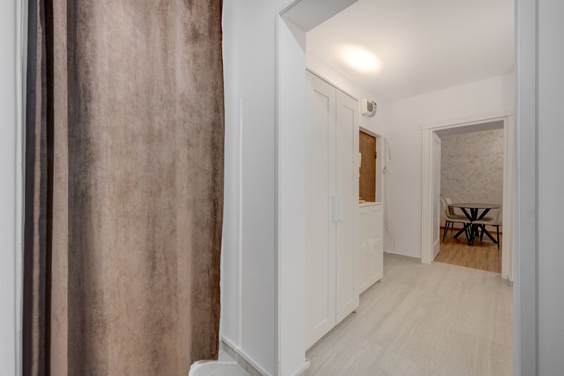 13 Septembrie, Marriott, Izvor