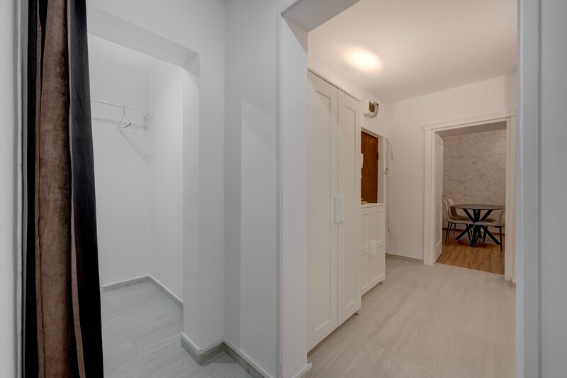 13 Septembrie, Marriott, Izvor