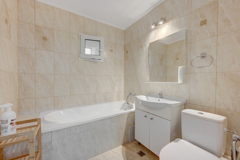 13 Septembrie, Marriott, Izvor